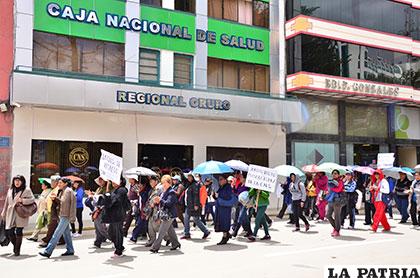 Trabajadores piden al Gobierno solucionar el problema al interior de la CNS