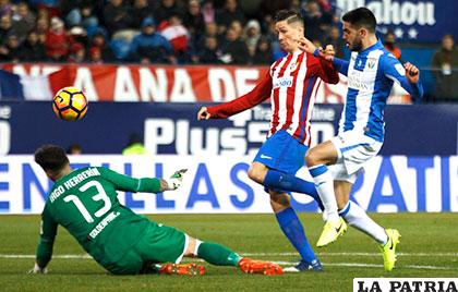 Fernando Torres anota el segundo de Atlético de Madrid