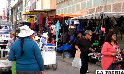 Asentamiento indebido de comerciantes en calles céntricas es preocupante