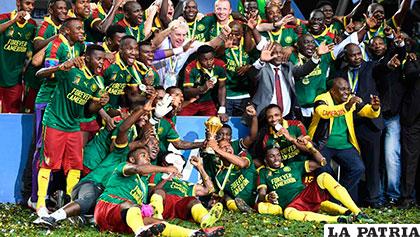 Festejan los cameruneses la obtención del título de la Copa África