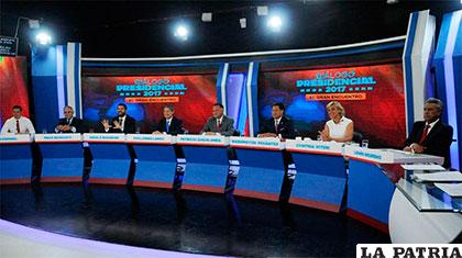 Debate de los ocho candidatos en Ecuador