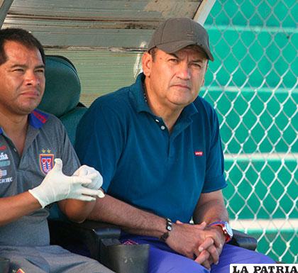 Javier Vega se juega su continuidad en el partido ante San José /APG