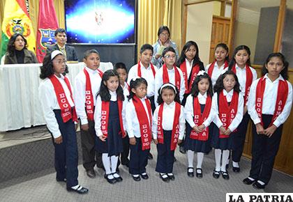Niños y jóvenes prepararon un homenaje poético para Oruro