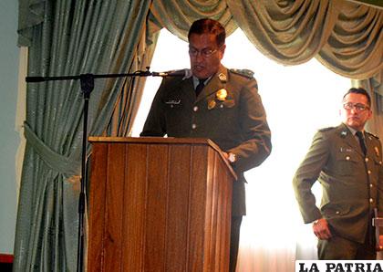 Comandante de la Policía en Oruro, coronel Cuba, rindió homenaje al 
