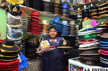 La magia de los sombreros del Carnaval de Oruro con la señora Bertha