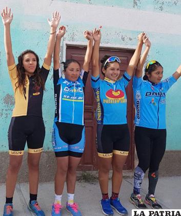 Las ciclistas Amurrio, Bustos, Torrico y Rosales