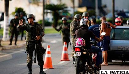 Militares continuarán resguardando la seguridad en Rio de Janeiro