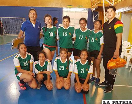 La selección femenina de handball que participó en el torneo de Chile