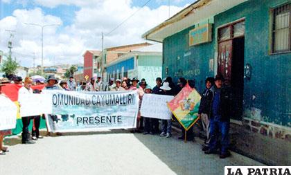 Comunarios de Cayumalliri bloquearon Fiscalía de Huanuni