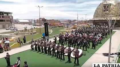 La PendekÂ´s Band da la bienvenida al Carnaval de Oruro