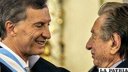 El padre del presidente de Argentina (der.) involucrado en el caso del Correo Argentino