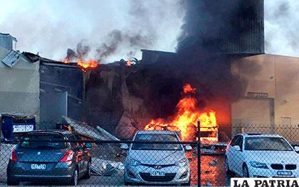 Imagen en la se ve el incendio en el centro comercial de Melbourne