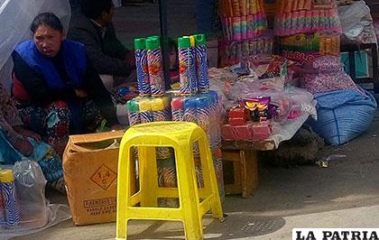 Cada año se comercializa más las espumas de carnaval especialmente en Oruro