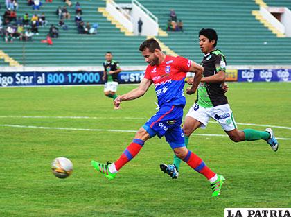 Universitario venció 1-0 la última vez que jugaron en Sucre el 18/09/2016 /APG