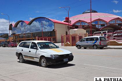Transporte sindicalizado presta sus servicios en el sector de la Empresa de Autobuses Oruro