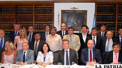 Argentinos y bolivianos fortalecen sus conocimientos en leyes /ANF