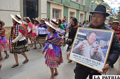 La familia de Juan de la Cruz Villca bailó en la Anata Andina