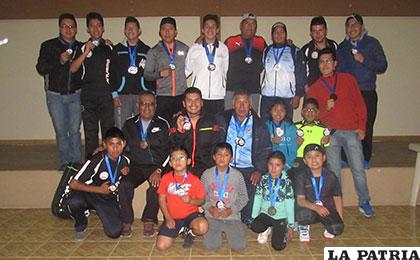 Los campeones de las distintas categorías del certamen de raquetbol