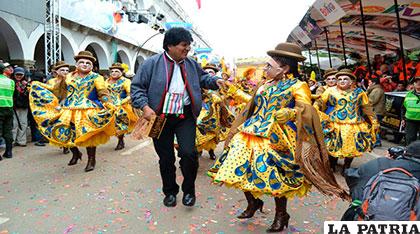 La presencia de los políticos en el Carnaval fue desde que Bolivia retornó a la democracia