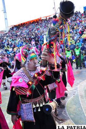 Danzarín del conjunto folklórico Phujllay Oruro