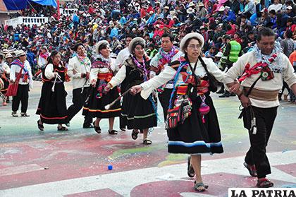 El baile en pareja caracteriza la danza de la tarqueada