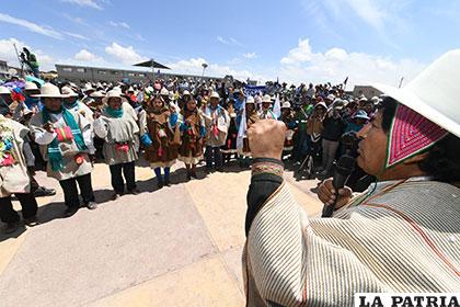 El Presidente Evo Morales tomó posesión a las nuevas autoridades indígenas originarias /ABI
