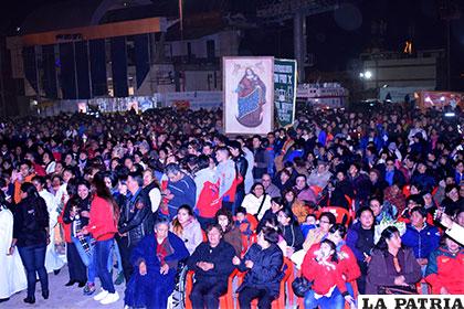 Población acudió de manera masiva a festejar el aniversario de la Virgen del Socavón