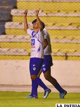Marcelo Gomes, celebra el gol anotado /APG