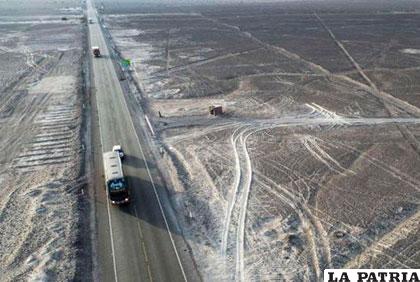 Imágenes aéreas tomadas con un dron y que muestran los daños causados a las líneas de Nazca