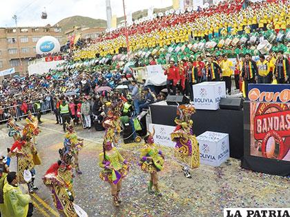 La gente bailó con los ritmos del Carnaval de Oruro