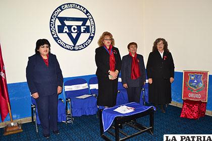 En la Sesión de Honor de la AFC mujeres mostraron su júbilo de ser orureñas