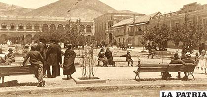 La plaza 10 de Febrero, más allá de la revolución siempre fue un lugar de encuentro /Imágenes antiguas Oruro