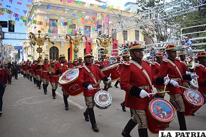 Los Colorados de Bolivia, escolta presidencial, engalanaron los actos protocolares