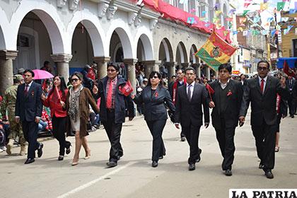 Secretarios departamentales, presentes en el desfile cívico