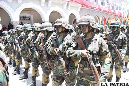 Señoritas premilitares hicieron su recorrido con firmeza y seguridad