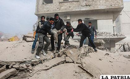 Bombardeos aéreos gubernamentales dejan varios muertos cerca de Damasco