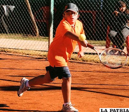Leonardo Claure, tenista orureño que participa en la Sub-12