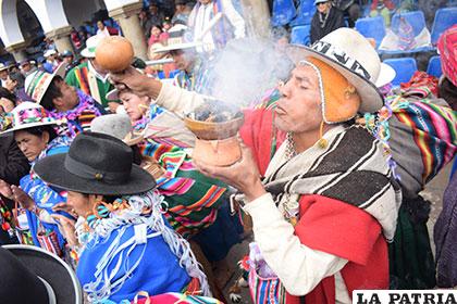 Los rituales agradeciendo a la Pachamama