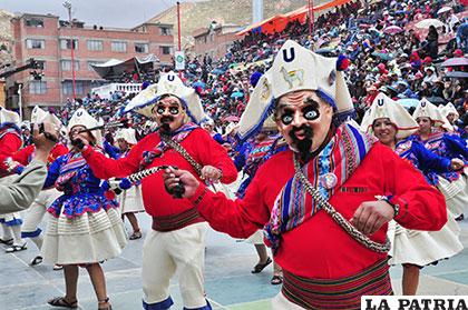 Las máscaras representan al llamero silbando