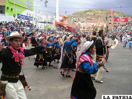 Generalmente es la juventud quien participa en este conjunto del Carnaval