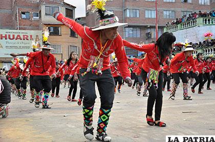 Ensayos preparativos rumbo al Carnaval de Oruro