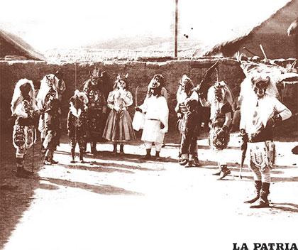 Personajes de la diablada en 1910 /ALTATIERRADELOSURUS.COM