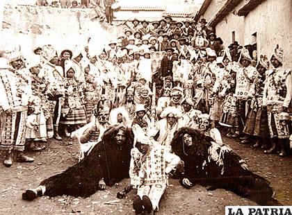 Una comparsa del Carnaval antiguo de Oruro /CAZORLA MURILLO