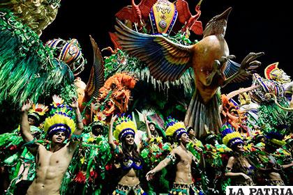 Derroche de alegría y colorido en el sambódromo de Sao Paulo