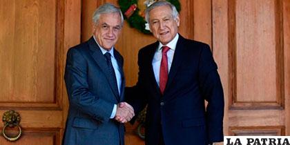 Sebastián Piñera (izq.) y el canciller Heraldo Muñoz (der.)