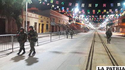 Militares armados patrullaron la ciudad /REDES SOCIALES