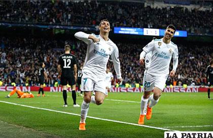 Cristiano Ronaldo hizo doblete para el Real Madrid, el primero fue de penal