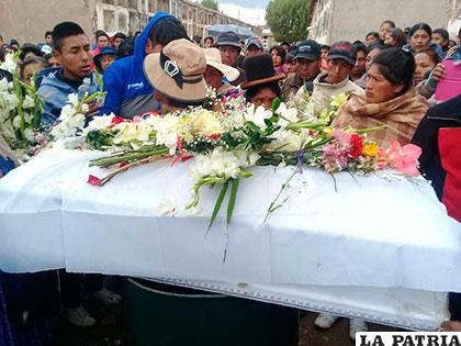 El niño que también murió en la segunda explosión fue enterrado ayer