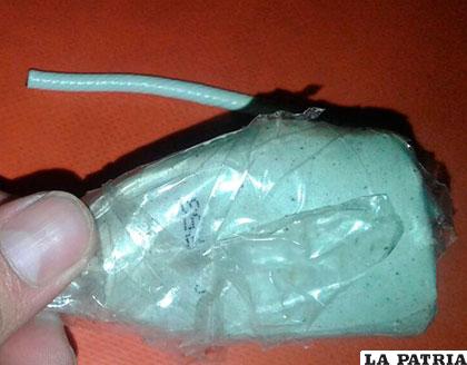 El artefacto explosivo que se encontró al interior de un baño público /REDES SOCIALES
