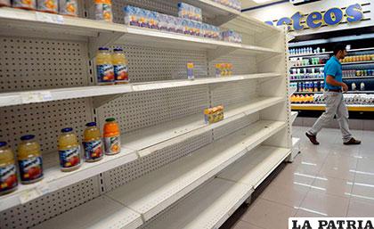 Desde finales del 2012 Venezuela enfrenta un fuerte desabastecimiento de diversos alimentos /La Prensa (Panamá)
